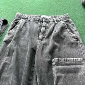 Black jeans with from pleats